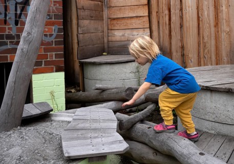 Little girl, 3 years, blonde, gymnastics, playing, adventure playground, playground, Stuttgart,