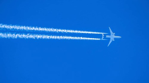 Airbus A350 aircraft in the sky, contrails, Lufthansa flight from Los Angeles to Munich, overflight