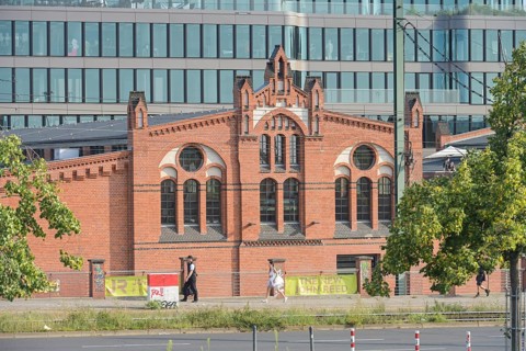 Old halls and modern office buildings DSTRCT.Berlin, Alter Schlachthof development site,