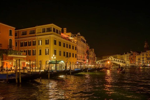 Night shot of the Rialto Bridge from the vaporetto, Venice, Metropolitan City of Venice, Italy,