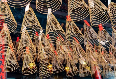 Hanging spiral incense sticks, Thien Hau Pagoda, Saigon Chinatown, Ho Chi Minh City, Vietnam, Asia