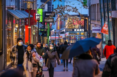 Essen, North Rhine-Westphalia, Germany - 2G Shopping in Essen city centre during the coronavirus