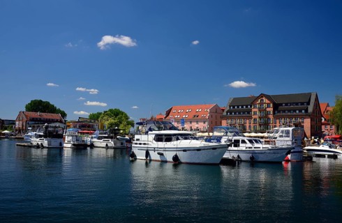 Europe, Germany, Mecklenburg-Western Pomerania, Waren an der Müritz, Binnenmüritz with marina,