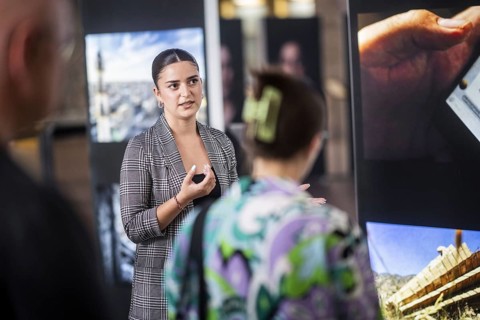 Exhibition at the Federal Foreign Office in Berlin: Jihan Alomar survived the genocide of the