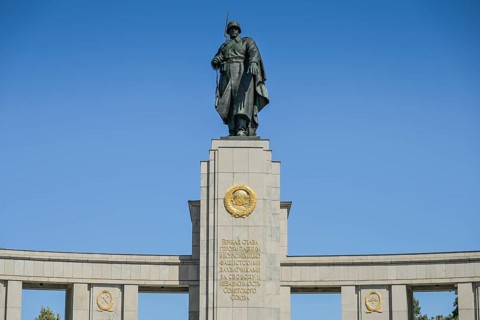 Soviet Memorial, Straße des 17. Juni, Tiergarten, Berlin, Germany, Europe
