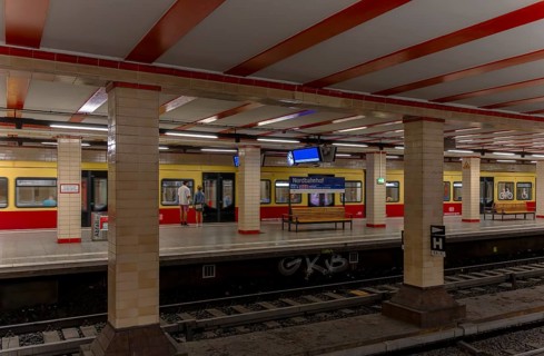 Interior photo, Nordbahnhof S-Bahn station on the former demarcation line of the inner-German