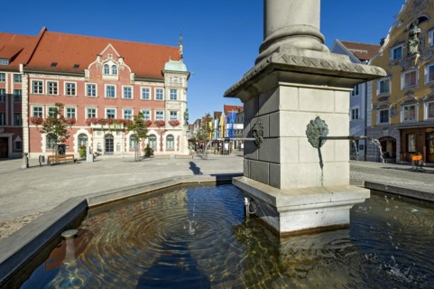 Town hall, Marienbrunnen, baroque Jochamhaus, Marienplatz, old town centre, Mindelheim, Swabia,