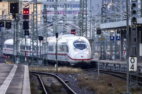 Stuttgart main station, track apron and arriving ICE of Deutsche Bahn AG, Stuttgart,