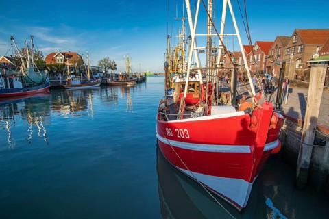 The harbour of Neuharlingersiel, East Frisia, Lower Saxony, fishing boats, fishing cutter,