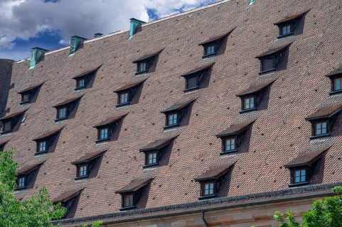 Dormer windows of the historic toll hall, built 1498-1502, former granary, Hallplatz 2, Nuremberg,