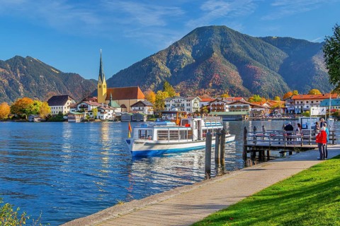 Excursion boat at Malerwinkelblick with waterfront of the village, parish church St. Laurentius and