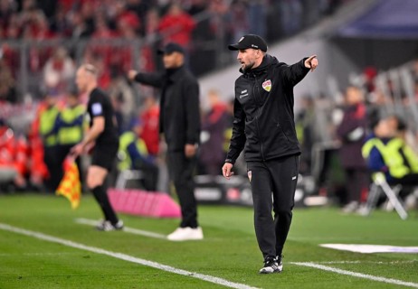 Coach Coach Sebastian Hoeneß VfB Stuttgart on the sidelines Gesture Gesture Coach Coach Vincent