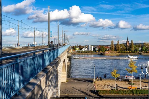 The Kennedy Bridge, the middle of Bonn's 3 Rhine bridges, connects the centre of Bonn and the