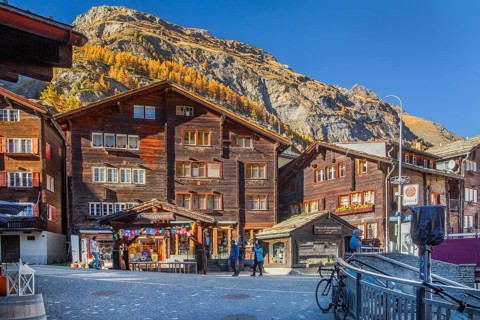 Typical historic Valais houses in the town centre, Zermatt, Mattertal, Valais, Switzerland, Europe