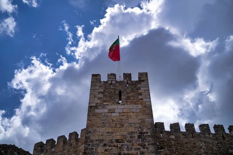 Defence defence tower, castle wall, Portuguese flag, castle, Castelo de São Jorge, Lisbon,