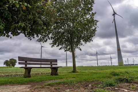 Wind farm north-east of Bad Wünnenberg, field path with park bench, North Rhine-Westphalia,