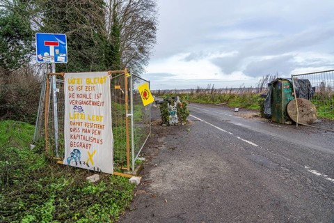 Barricades, obstacles, in the camp of climate activists in the rest of the village of Lützerath,