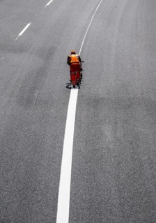 Marking work after the renewal of the road surface on the A40 motorway between the Kaiserberg