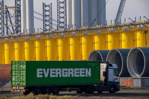 SIF Offshore Foundaitons, production of foundations for offshore wind turbines, the wind turbines