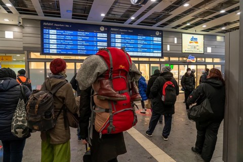 Essen main station, travellers inform themselves about cancelled train connections, partly full