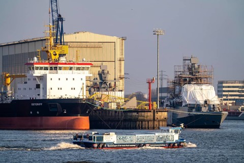 Port of Hamburg, Blohm + Voss shipyard, dredger OSTERIFF and corvette of the German Navy,