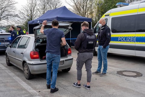 Joint inspection by customs and police, on the A3 motorway towards Cologne, at the Stindertal