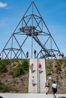 Descent, ascent via the stairs to the slagheap at Beckstrasse, Tetraeder slagheap, hiker, walker,