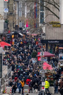 Crowded shopping street in Essen, Kettwig Straße, pedestrian zone, on the first weekend of Advent,