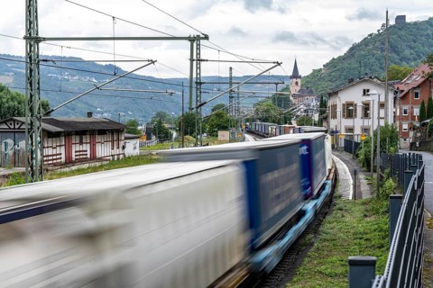 Upper Middle Rhine Valley, railway line on the right bank of the Rhine, goods train line, up to 400
