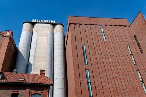 The inner harbour, in Duisburg, Küppersmühle building, MKM Museum Küppersmühle for Modern Art, new