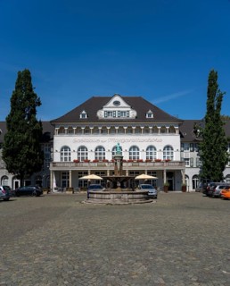Houses on the market square, inn, hotel, restaurant, Mintrops Stadt Hotel Margarethenhöhe, in the