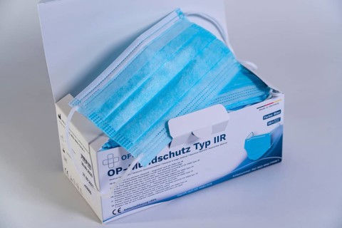 Pack of surgical face masks, with CE marking
