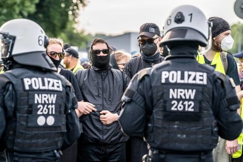 Demonstration against the AFD party conference in Essen, blockade of Alfredstraße, bridge over the