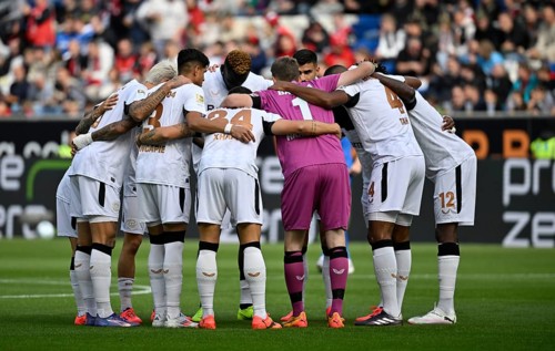 Bayer 04 Leverkusen, team building, team circle in front of the start of the match, PreZero Arena,