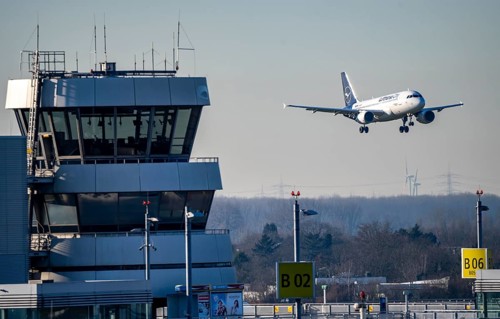 Lufthansa City, aeroplane approaching Düsseldorf Airport, DUS, old air traffic control tower, North