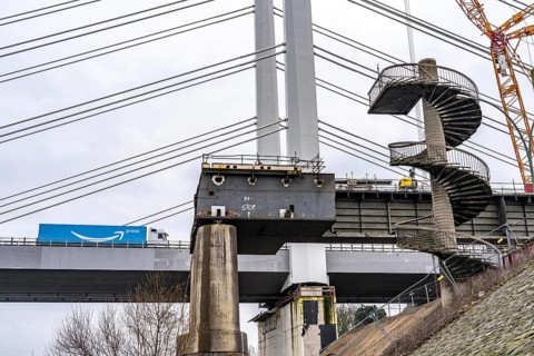 Demolition of the old Rhine bridge Neuenkamp, the A40, behind the first of 2 new bridges, which is