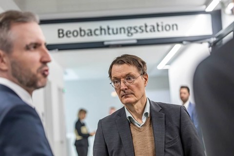 Federal Health Minister Karl Lauterbach (right, SPD) visiting a clinic in Baden-Württemberg, where