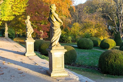 Figures in the last evening light in the French Garden at the baroque castle Diesbar-Seußlitz in
