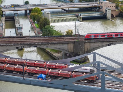 Load test on the Neckar Bridge, aerial view. Due to the unusual design, dimensional checks are