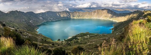 Panorama of the lake filled Quilotoa caldera, Laguna Quilotoa, Cotopaxi Province, Ecuador, South