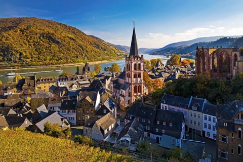Autumn view of Bacharach on the Rhine with St. Peter's Church, UNESCO World Heritage Upper Middle