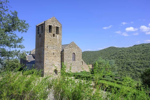 Exterior view of the façade with bell tower. Prieuré de Serrabone, Boule-d'Amont, Département