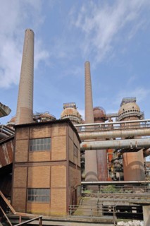 Blast furnace with chimney, hot blast stove and pipework, UNESCO Völklingen Ironworks, Völklingen,