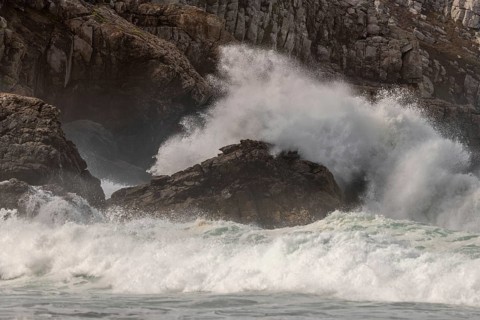 Large waves of the Atlantic Ocean crash against the rocks of a cliff. Camaret sur mer, Crozon,