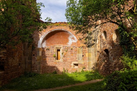 At the end of the 12th century, Dietrich the Afflicted, Margrave of Meissen, donated a convent in