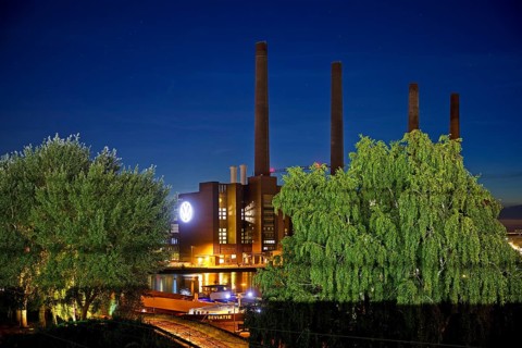 Wolfsburg NordSüd cogeneration plant in the evening with Mittellandkanal, Volkswagen AG main plant,