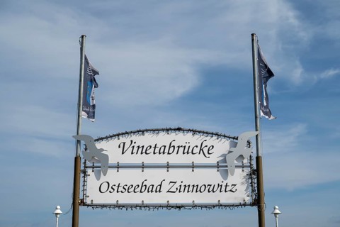 Sign Vinetabrücke and Ostseebad Zinnowitz, pier, Zinnowitz, Usedom Island, Baltic Sea,