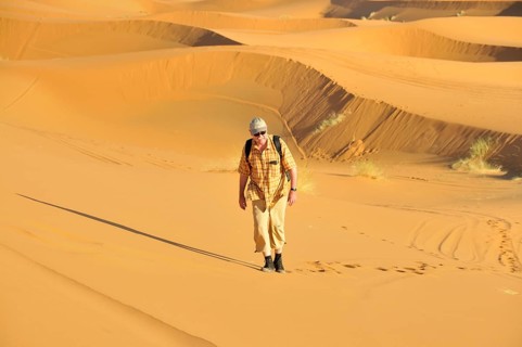 Man (50-55), desert trekking, Erg Chebbi, Morocco, Africa