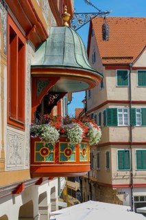 Tübingen town hall, friezes, sgraffito painting, paintings, facade painting, floral decorations,