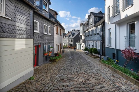 Cobbled old town alley with slate houses, Siegen, North Rhine-Westphalia, Germany, Europe